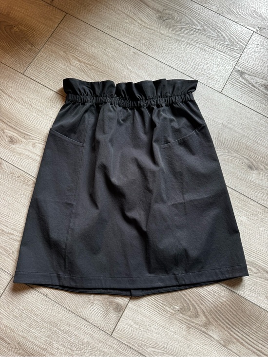 lululemon athletica Dresses & Skirts - Black lululemon women’s skirt size 8